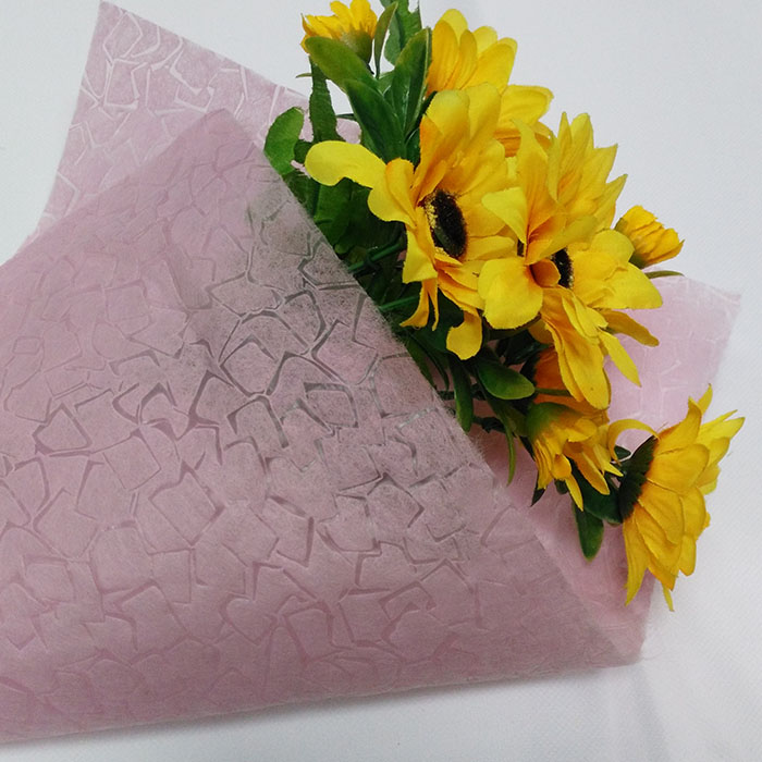 Nonwoven wrapping paper for flowers