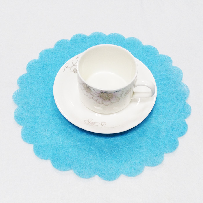Nonwoven table placemats